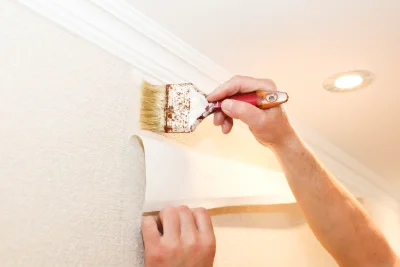 Pose de papier peint à Chaumontel — revêtements muraux et toiles de verre